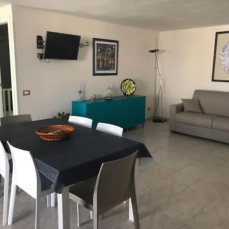 Coral Bay Apartment